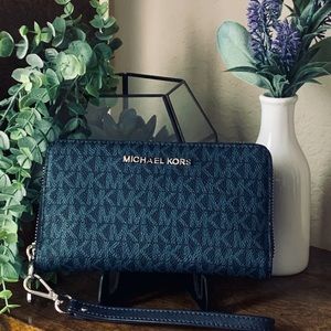 Michael Kors Wristlet/Wallet